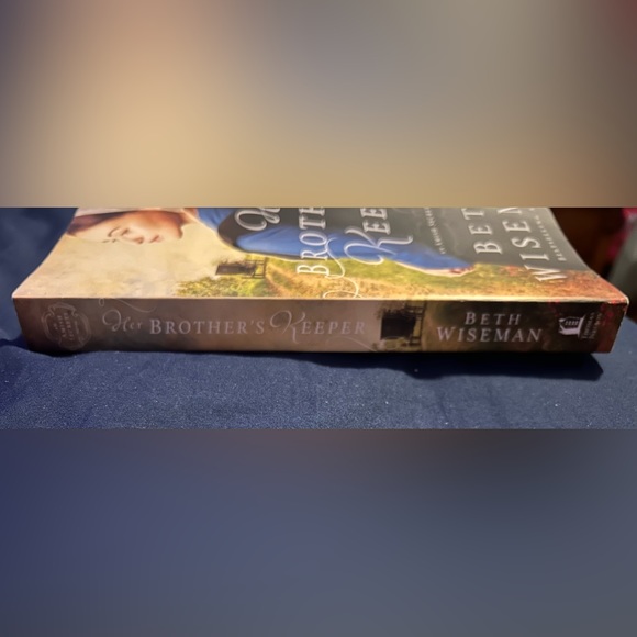 Set of 2 soft cover Books - Picture 6 of 6